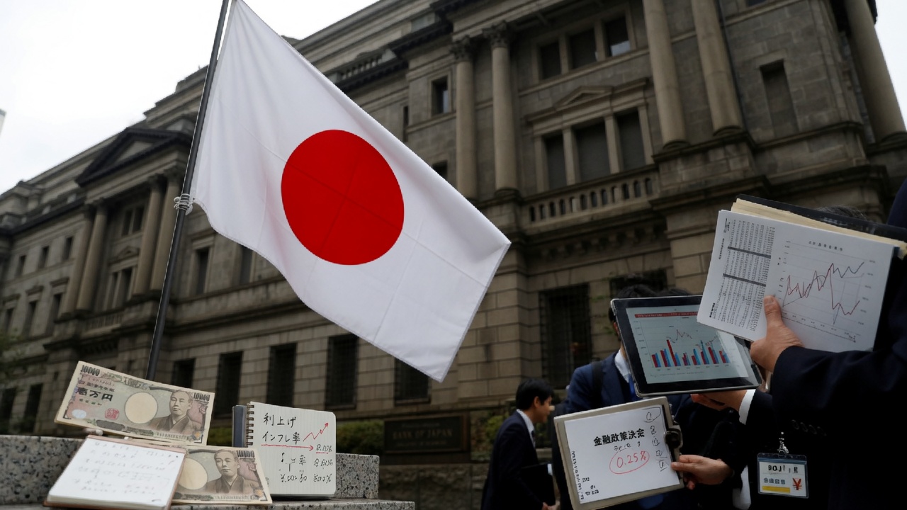 BOJ holds rates steady at 1% with hawkish tone