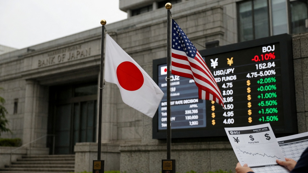 BOJ Hikes Rates as Expected, Yen Remains Under Pressure