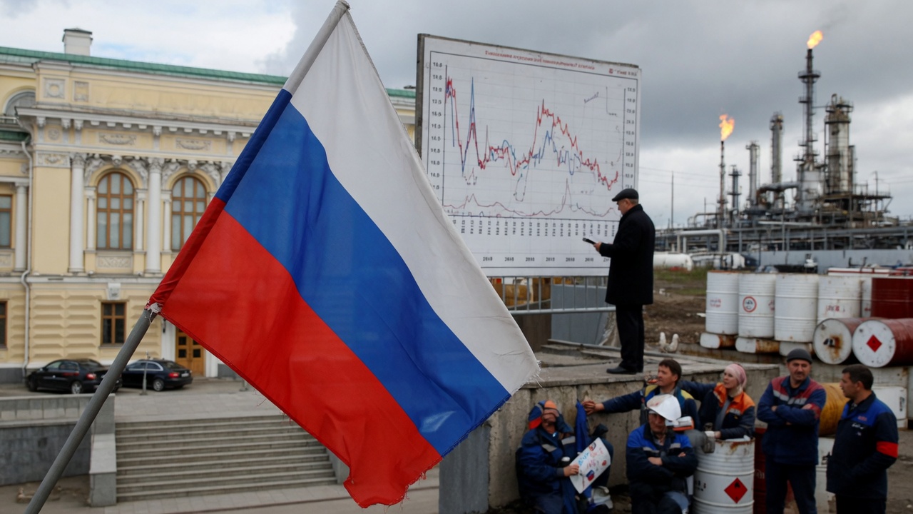 Russian Central Bank Cuts Benchmark Rate by 25 bps to 14.25%